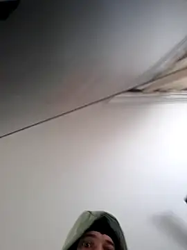 jorgeeetee18 online show from April 22, 2026, 2:40 pm