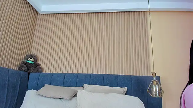 kathecute   online show from November 9, 2025, 1:37 am