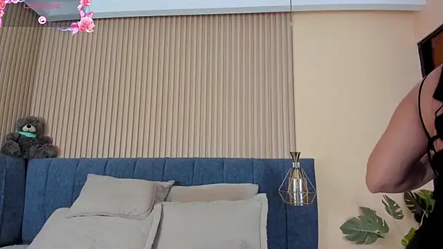 kathecute   online show from November 12, 2025, 1:39 am