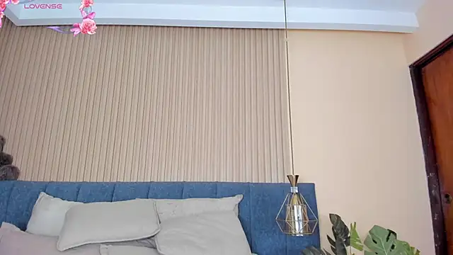 kathecute   online show from February 19, 2026, 1:45 am