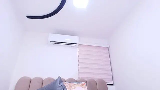 nicol f online show from December 5, 2025, 3:04 am