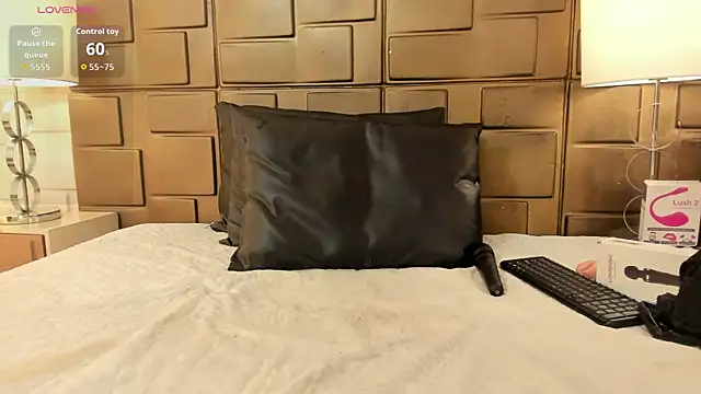 NaomyRivera online show from July 12, 2026, 12:51 pm
