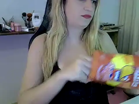 luizacandy online show from December 3, 2024, 8:39 pm