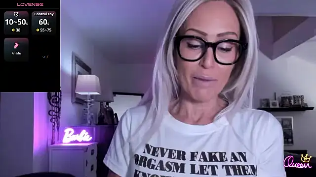 Snapshot of VelvetBarbie chatting on February 21, 2026, 10:22 pm VelvetBarbie online show from February 21, 2026, 10:22 pm