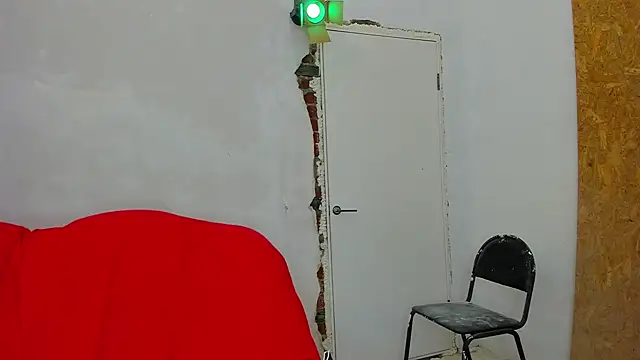 Snapshot of YourSuperModel chatting on January 28, 2025, 1:16 pm YourSuperModel online show from January 28, 2025, 1:16 pm