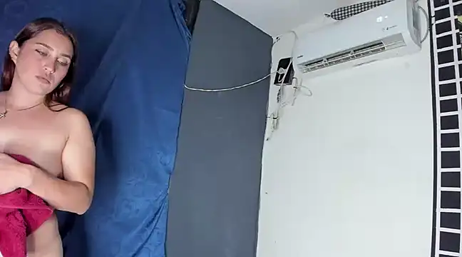 Snapshot of Zara_cum69 chatting on February 12, 2025, 12:05 am Zara cum69 online show from February 12, 2025, 12:05 am