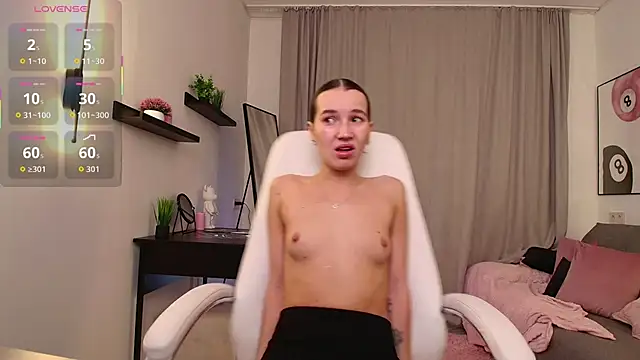 Bellla Haddid online show from November 19, 2025, 1:49 am