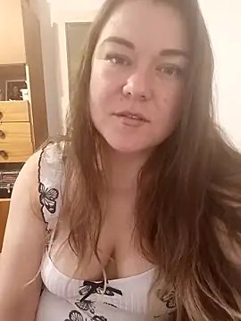 Snapshot of LunikaLunaX chatting on June 6, 2026, 10:31 am LunikaLunaX online show from June 6, 2026, 10:31 am