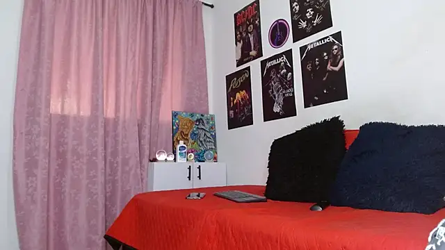 scarlett  morgan online show from November 21, 2025, 2:38 pm