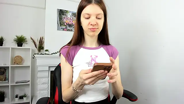 Baby Evalena online show from December 5, 2024, 4:53 am