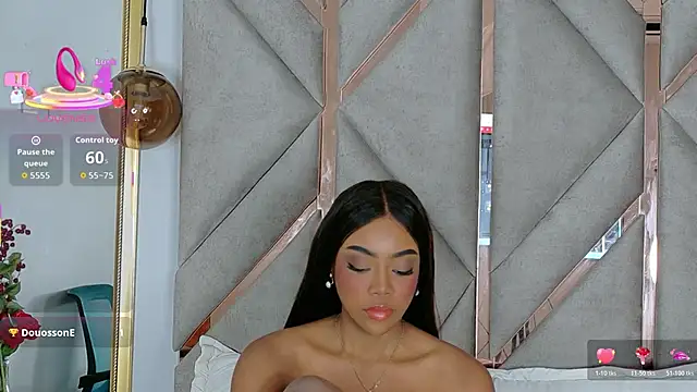 Lola King online show from December 13, 2025, 7:53 pm