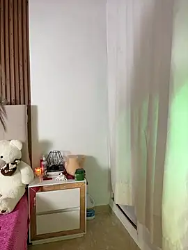 littlemelodi18 online show from June 5, 2026, 10:26 pm