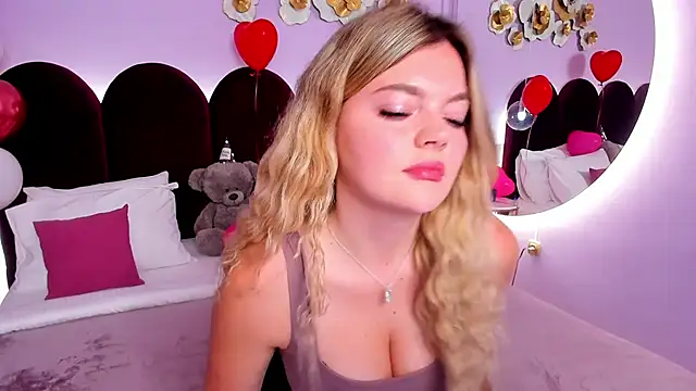 ZaraBloom online show from November 17, 2025, 3:23 am