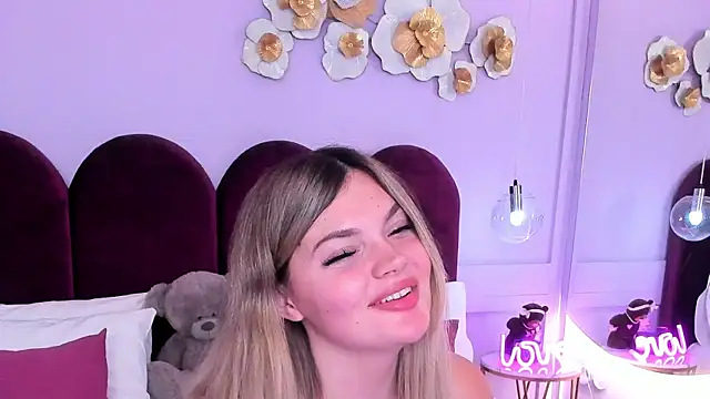 ZaraBloom online show from December 23, 2025, 4:21 am