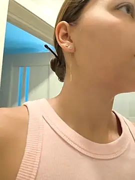 AliceBrayan online show from September 25, 2025, 5:33 am