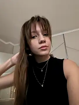 Snapshot of AliceBrayan chatting on May 30, 2026, 5:10 pm AliceBrayan online show from May 30, 2026, 5:10 pm