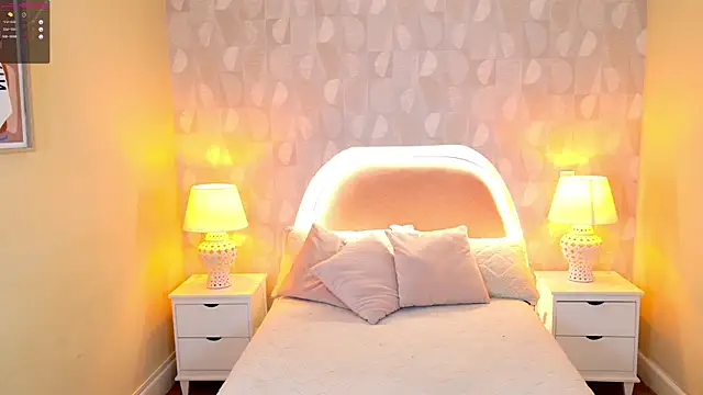 Snapshot of april_rousse chatting on February 25, 2025, 10:18 pm april rousse online show from February 25, 2025, 10:18 pm