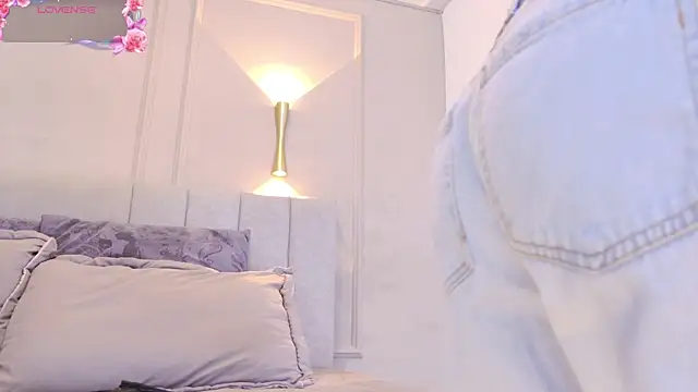 Snapshot of april_rousse chatting on October 21, 2025, 12:06 pm april rousse online show from October 21, 2025, 12:06 pm