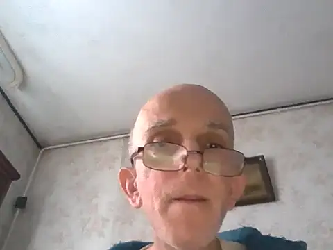 mariusica1xh online show from November 26, 2025, 8:04 am