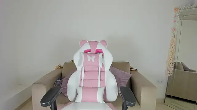 Charlotte cowell sub1  online show from January 6, 2025, 11:20 pm