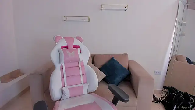 Charlotte cowell sub1  online show from October 23, 2025, 3:55 pm