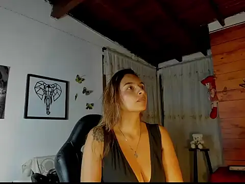 Snapshot of mykaelahoney chatting on February 12, 2026, 4:51 am mykaelahoney online show from February 12, 2026, 4:51 am