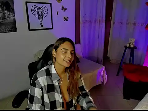 Snapshot of mykaelahoney chatting on February 24, 2026, 5:05 am mykaelahoney online show from February 24, 2026, 5:05 am