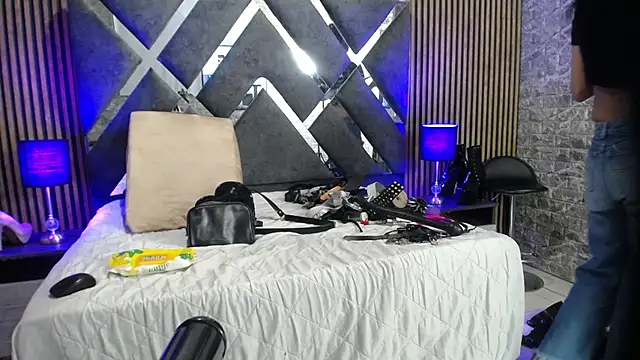 bellatrix25 online show from December 11, 2024, 7:14 pm