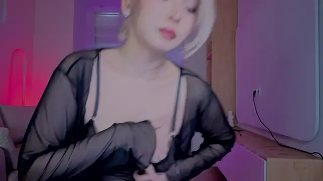 RileyMee online show from October 3, 2025, 12:13 pm