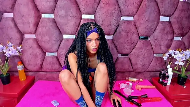 Snapshot of SaraLoveee_ chatting on January 28, 2025, 6:05 am SaraLoveee  online show from January 28, 2025, 6:05 am