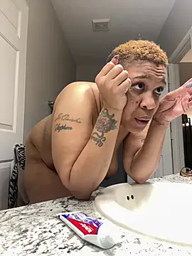 Snapshot of SexyHoneyRedd chatting on February 25, 2025, 11:30 am SexyHoneyRedd online show from February 25, 2025, 11:30 am