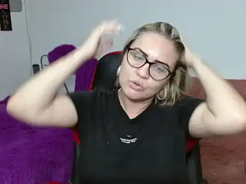 Snapshot of helenca43 chatting on February 1, 2025, 11:48 pm helenca43 online show from February 1, 2025, 11:48 pm