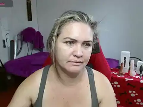 Snapshot of helenca43 chatting on February 4, 2025, 11:49 am helenca43 online show from February 4, 2025, 11:49 am