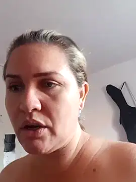 Snapshot of helenca43 chatting on February 5, 2025, 1:22 pm helenca43 online show from February 5, 2025, 1:22 pm