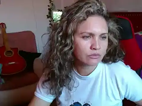 Snapshot of helenca43 chatting on February 20, 2025, 9:20 pm helenca43 online show from February 20, 2025, 9:20 pm