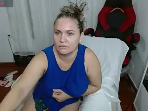 Snapshot of helenca43 chatting on March 21, 2025, 11:12 am helenca43 online show from March 21, 2025, 11:12 am
