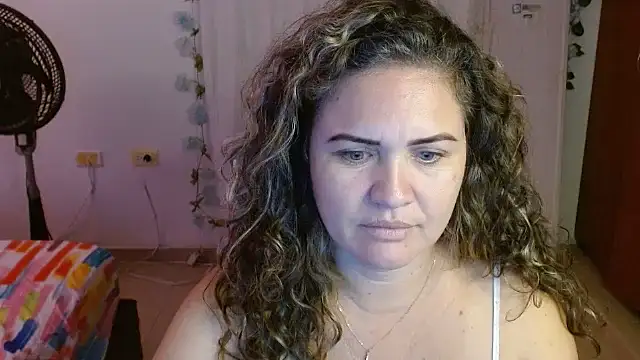 Snapshot of helenca43 chatting on September 10, 2025, 1:11 pm helenca43 online show from September 10, 2025, 1:11 pm