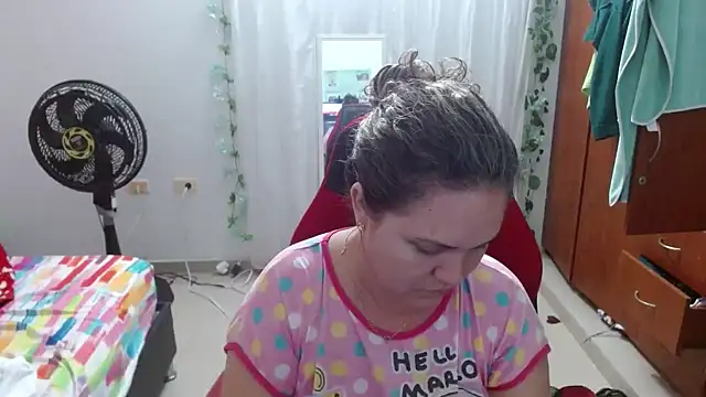 Snapshot of helenca43 chatting on September 18, 2025, 10:17 am helenca43 online show from September 18, 2025, 10:17 am