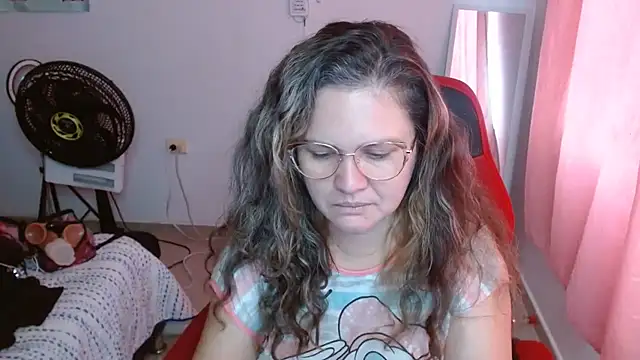 Snapshot of helenca43 chatting on October 2, 2025, 12:34 pm helenca43 online show from October 2, 2025, 12:34 pm