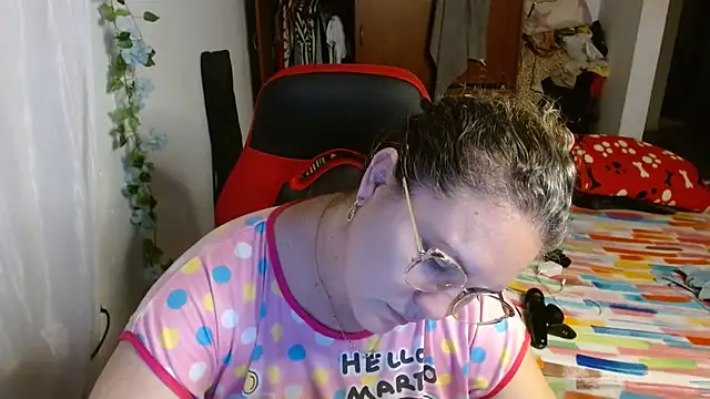 Snapshot of helenca43 chatting on October 9, 2025, 9:29 am helenca43 online show from October 9, 2025, 9:29 am