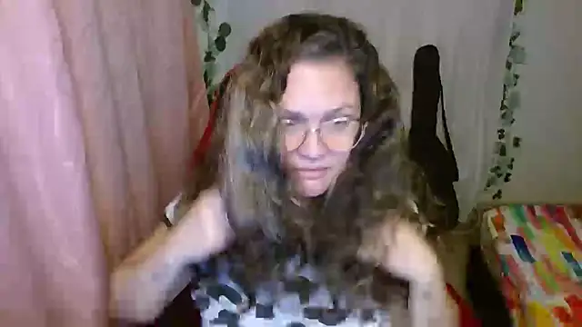 Snapshot of helenca43 chatting on October 10, 2025, 9:41 am helenca43 online show from October 10, 2025, 9:41 am