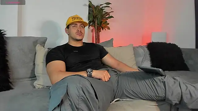 lucasanto  online show from February 1, 2025, 5:07 am