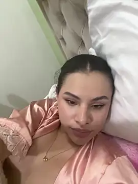 Snapshot of Luciluu20 chatting on January 10, 2025, 3:39 am Luciluu20 online show from January 10, 2025, 3:39 am