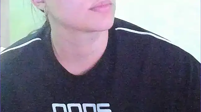 Snapshot of Luciluu20 chatting on January 19, 2025, 4:22 am Luciluu20 online show from January 19, 2025, 4:22 am