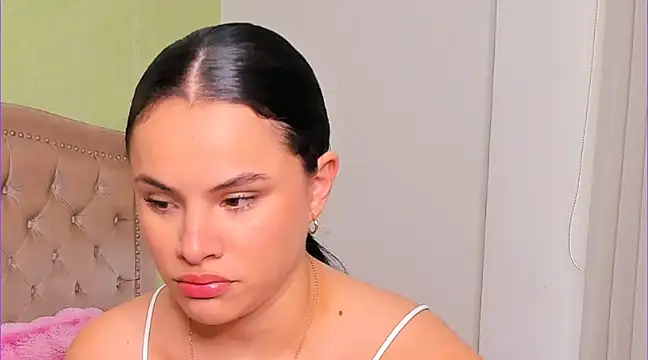 Snapshot of Luciluu20 chatting on February 27, 2025, 6:42 pm Luciluu20 online show from February 27, 2025, 6:42 pm