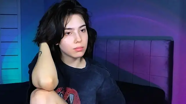 Stacy Gonzales  online show from December 3, 2025, 10:02 am