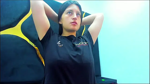 GiaRoussel online show from February 25, 2025, 4:42 pm