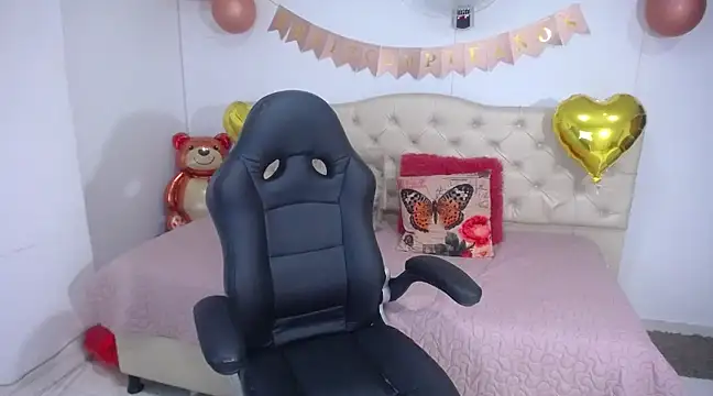 cristal horny19 online show from March 8, 2025, 3:06 am