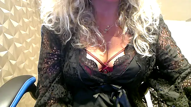 JenniLowen online show from October 28, 2025, 11:58 am