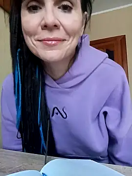 Francenia lolis online show from January 14, 2026, 7:36 am